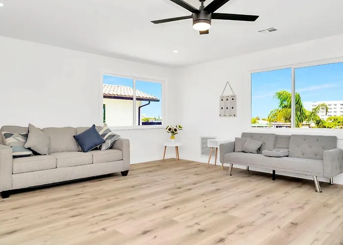 Clearwater Waterfront Modern 4bd 2big Open Loft 4bt With Pool Boat Deck Sleep 15 Ferienhaus