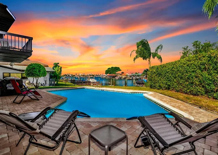 Clearwater Waterfront Modern 4bd 2big Open Loft 4bt With Pool Boat Deck Sleep 15 * Clearwater Beach