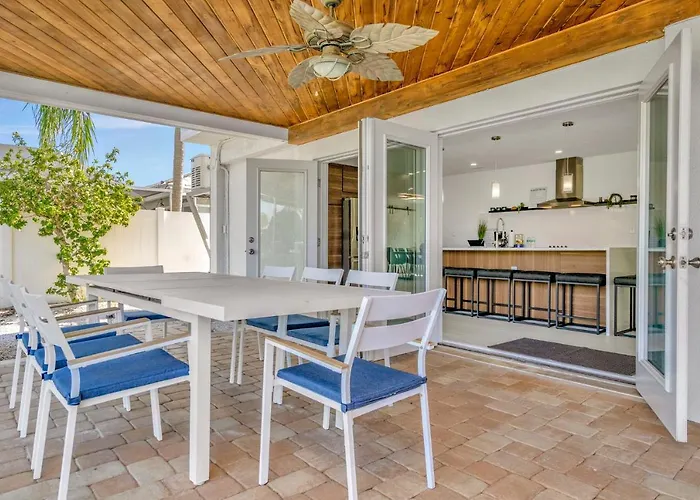Clearwater Waterfront Modern 4bd 2big Open Loft 4bt With Pool Boat Deck Sleep 15 * Clearwater Beach