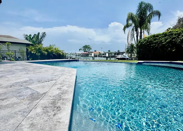 Ferienhaus Clearwater Waterfront Modern 4bd 2big Open Loft 4bt With Pool Boat Deck Sleep 15